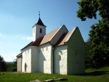 Kostolany pod Tríbečom St. Georg Kirche