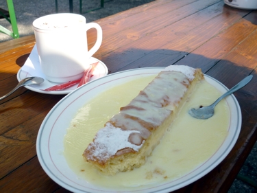 topfenstrudel w sosie waniliowym