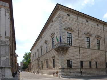 Palazzo dei Diamanti