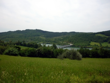 most na Lago di Montedoglio